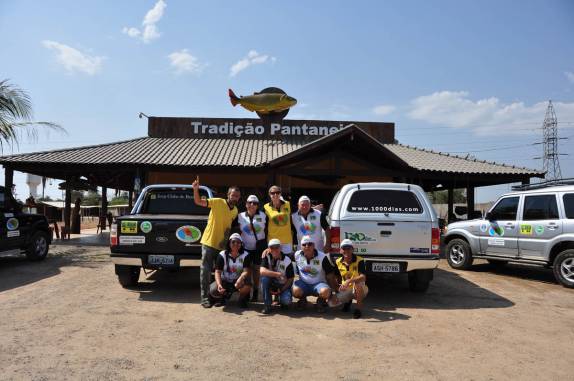 Restaurante na estrada, em Miranda, onde deixamos o carro do Chico e encontramos caravana de viajantes, no caminho para Corumbá, no Mato Grosso do Sul